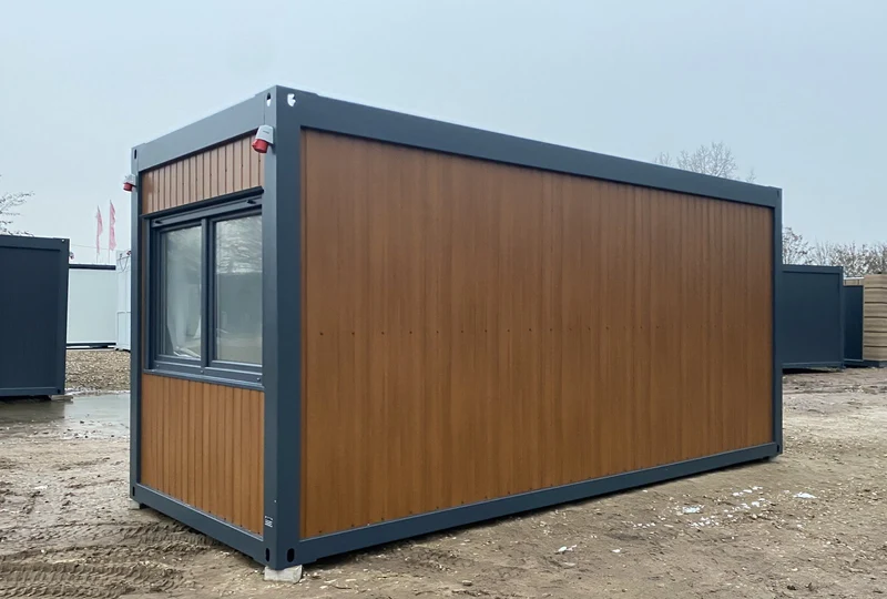 Contenedor de oficina premium apilable 6,00 x 2,43m