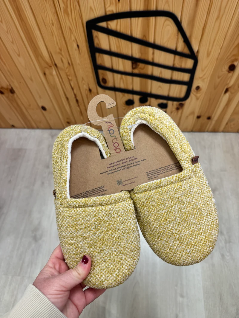 Zapatillas Booties adulto Mustard · SlipStop